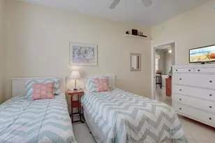 280 Robin Hood Cir, Naples, FL 34104 - Photo 8