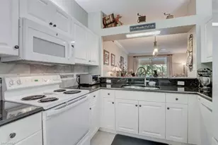 280 Robin Hood Cir, Naples, FL 34104 - Photo 6