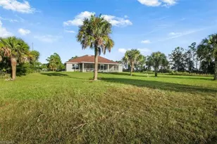 533 Willowbrook Dr, Lehigh Acres, FL 33972 - Photo 8