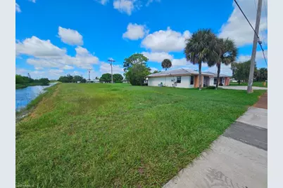217 Beth Stacey Blvd, Lehigh Acres, FL 33936 - Photo 4