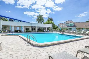 555 Park Shore Dr, Naples, FL 34103 - Photo 36