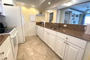 555 Park Shore Dr, Naples, FL 34103 - Photo 6