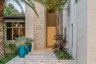 355 7th Ave S, Naples, FL 34102 - Photo 2