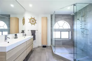 601 Beachwalk Cir, Naples, FL 34108 - Photo 12