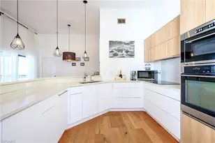 601 Beachwalk Cir, Naples, FL 34108 - Photo 2