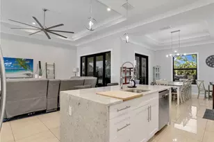 291 10th St SE, Naples, FL 34117 - Photo 16