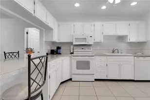 7032 Cedarhurst Dr, Fort Myers, FL 33919 - Photo 4