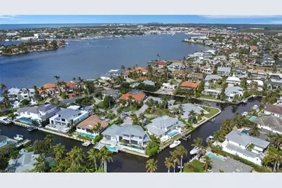 1300 Cobia Ct, Naples, FL 34102 - Photo 38