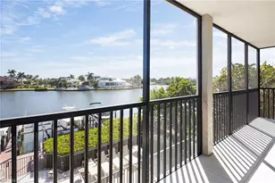 10562 Gulf Shore Dr, Naples, FL 34108 - Photo 20