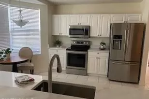 600 Diamond Cir, Naples, FL 34110 - Photo 2