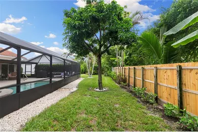 161 Saint James Way, Naples, FL 34104 - Photo 30