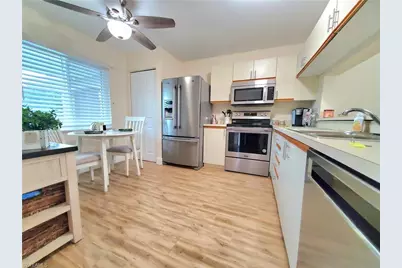 7105 Dennis Cir #E-302, Naples, FL 34104 - Photo 22