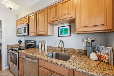 72 7th St S #305, Naples, FL 34102 - Photo 6