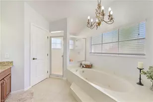 300 Wentworth Ct, Naples, FL 34104 - Photo 14