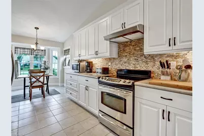 421 Countryside Dr, Naples, FL 34104 - Photo 10