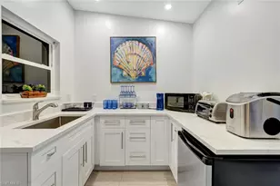 383 Harbour Dr, Naples, FL 34103 - Photo 22