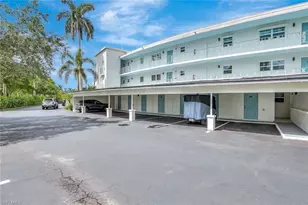 383 Harbour Dr, Naples, FL 34103 - Photo 4