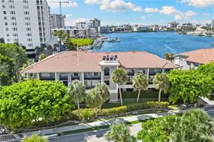 9101 Vanderbilt Dr, Naples, FL 34108 - Photo 34