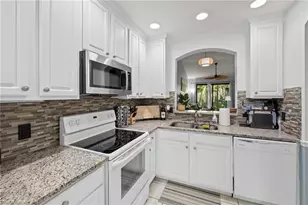 7715 Woodbrook Cir, Naples, FL 34104 - Photo 8
