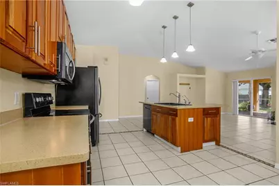 2905 NE 1st Pl, Cape Coral, FL 33909 - Photo 8