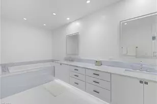 360 Carlton Pl, Naples, FL 34108 - Photo 26