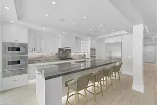 360 Carlton Pl, Naples, FL 34108 - Photo 10