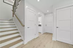 360 Carlton Pl, Naples, FL 34108 - Photo 16