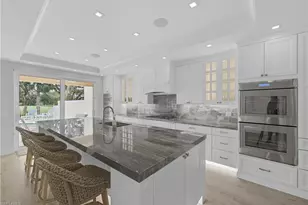 360 Carlton Pl, Naples, FL 34108 - Photo 14