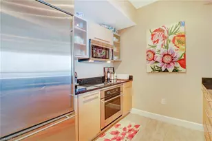 3000 Oasis Grand Blvd, Fort Myers, FL 33916 - Photo 12