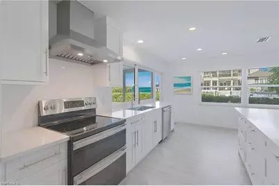 1250 Tuna Ct, Naples, FL 34102 - Photo 16