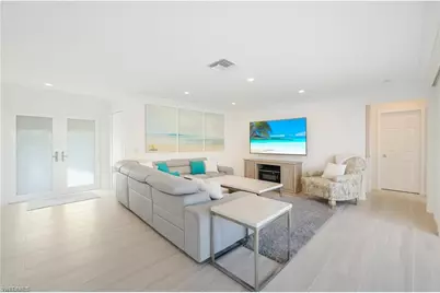 1250 Tuna Ct, Naples, FL 34102 - Photo 10