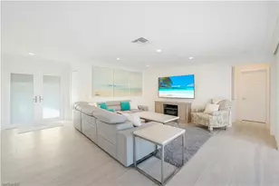 1250 Tuna Ct, Naples, FL 34102 - Photo 10