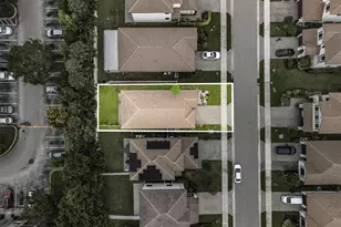 8805 Madrid Cir, Naples, FL 34104 - Photo 8