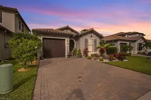 8805 Madrid Cir, Naples, FL 34104 - Photo 2