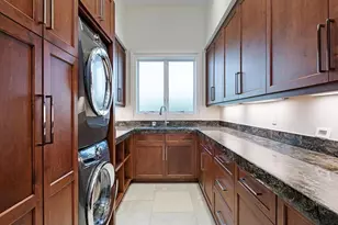 605 Galleon Dr, Naples, FL 34102 - Photo 18