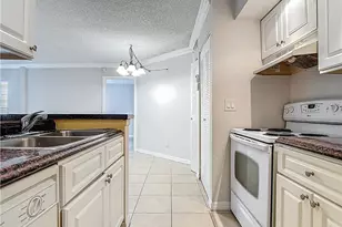 194 Santa Clara Dr, Naples, FL 34104 - Photo 16