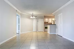 194 Santa Clara Dr, Naples, FL 34104 - Photo 10