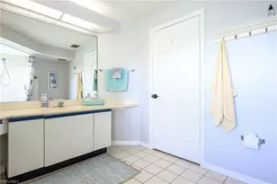 586 Beachwalk Cir, Naples, FL 34108 - Photo 18