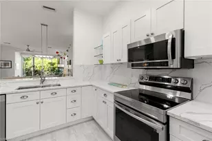 101 Amblewood Ln, Naples, FL 34105 - Photo 4