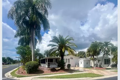 1352 Amethyst Lake Ln, Naples, FL 34114 - Photo 2