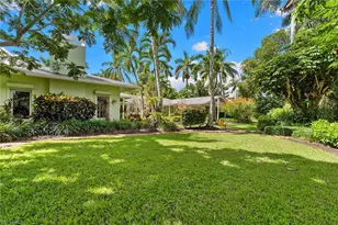 280 4th Ave N, Naples, FL 34102 - Photo 22