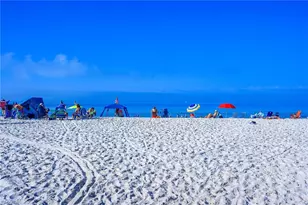 586 Beachwalk Cir, Naples, FL 34108 - Photo 20