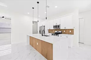 922 Richmond Ave N, Lehigh Acres, FL 33972 - Photo 20