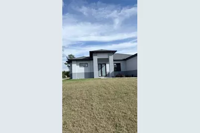 922 Richmond Ave N, Lehigh Acres, FL 33972 - Photo 4