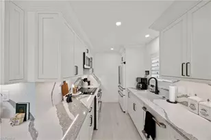 2100 Gulf Shore Blvd N, Naples, FL 34102 - Photo 8