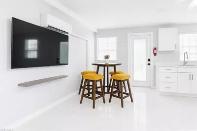 726 Park Ave, Naples, FL 34110 - Photo 2