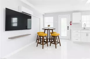 726 Park Ave, Naples, FL 34110 - Photo 2