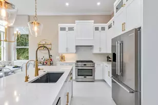 28560 Calabria Ct, Naples, FL 34110 - Photo 12