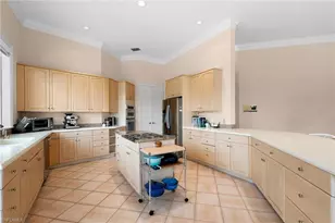 709 Jamestown Ln, Naples, FL 34108 - Photo 12