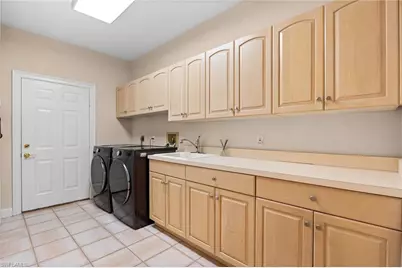 709 Jamestown Ln, Naples, FL 34108 - Photo 32